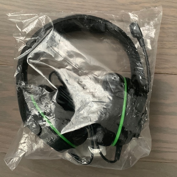 Hyperx CloudX Stinger Core Gaming Headset for Xbox - Picture 1 of 3